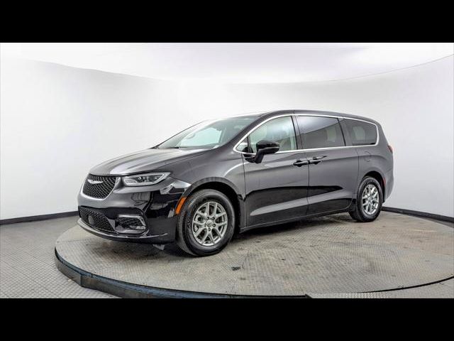 2023 Chrysler Pacifica Touring-L