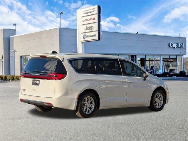 2023 Chrysler Pacifica Touring-L