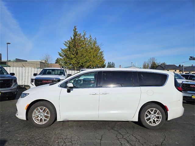 2023 Chrysler Pacifica Touring-L