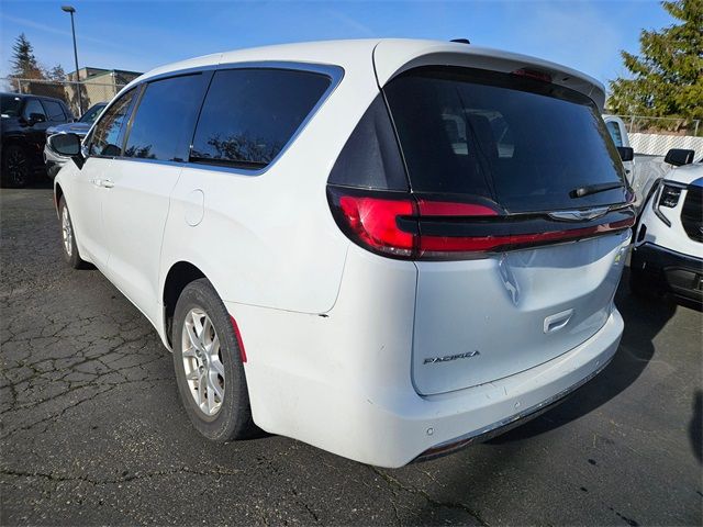 2023 Chrysler Pacifica Touring-L