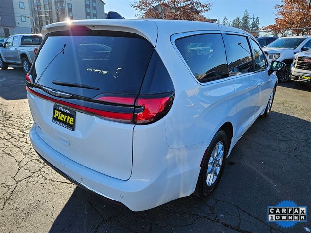 2023 Chrysler Pacifica Touring-L