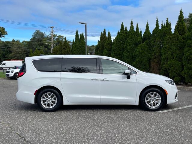 2023 Chrysler Pacifica Touring-L