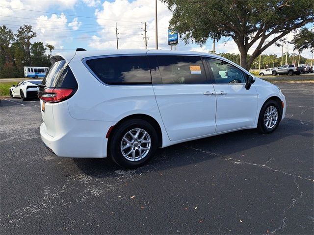 2023 Chrysler Pacifica Touring-L