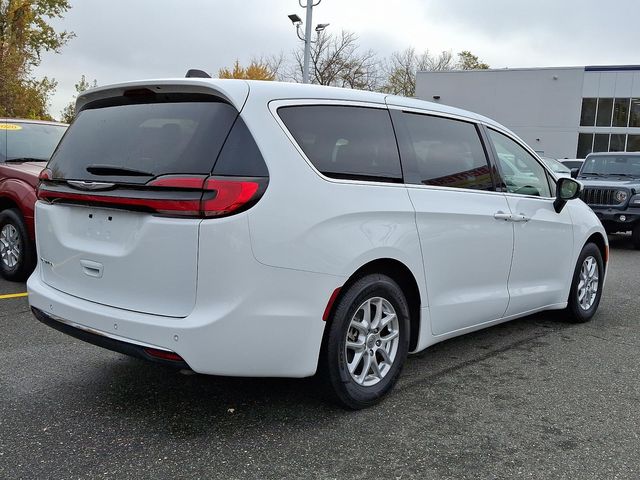 2023 Chrysler Pacifica Touring-L