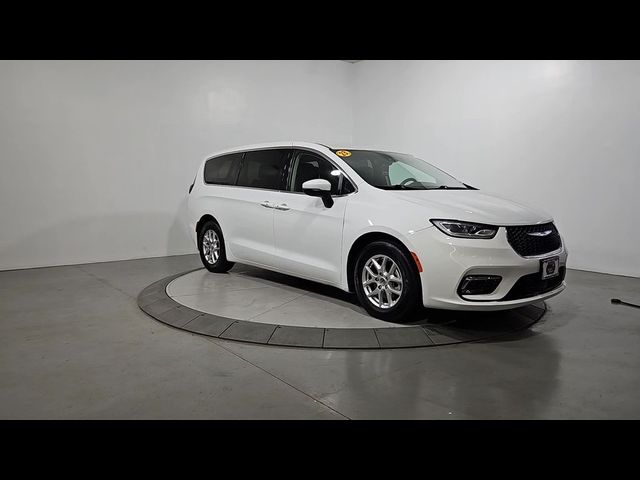2023 Chrysler Pacifica Touring-L
