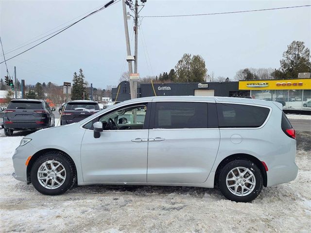 2023 Chrysler Pacifica Touring-L