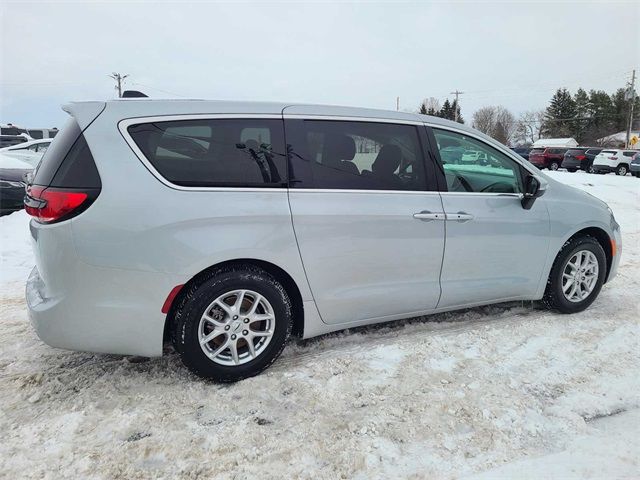 2023 Chrysler Pacifica Touring-L