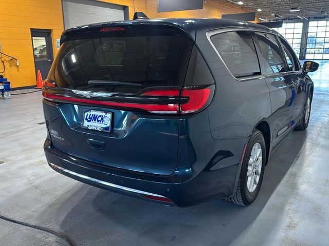 2023 Chrysler Pacifica Touring-L