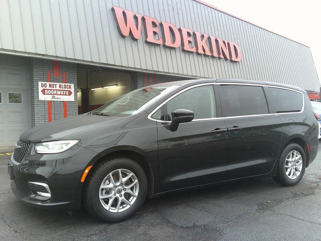 2023 Chrysler Pacifica Touring-L