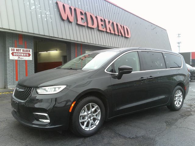 2023 Chrysler Pacifica Touring-L