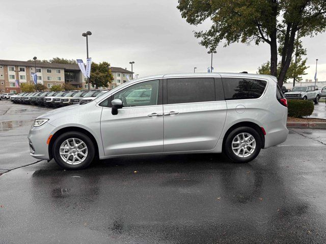 2023 Chrysler Pacifica Touring-L