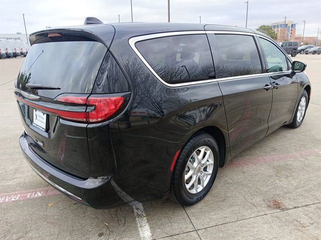 2023 Chrysler Pacifica Touring-L