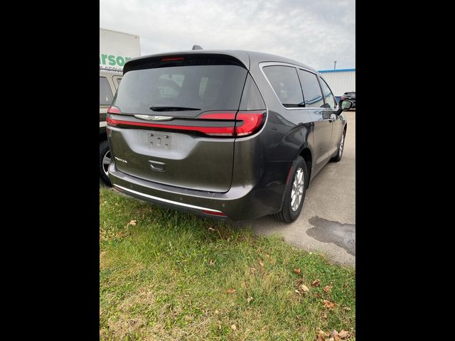 2023 Chrysler Pacifica Touring-L