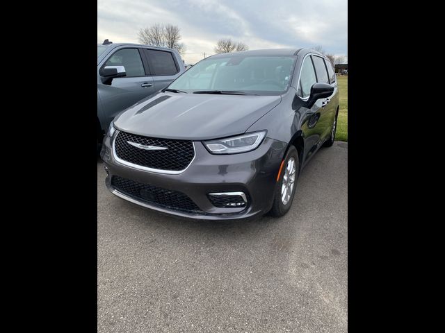 2023 Chrysler Pacifica Touring-L