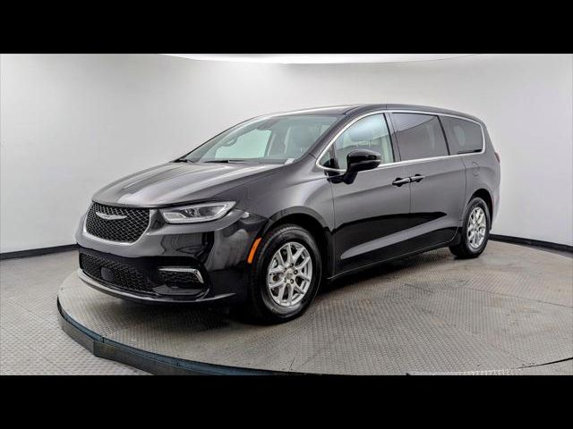 2023 Chrysler Pacifica Touring-L