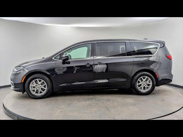 2023 Chrysler Pacifica Touring-L