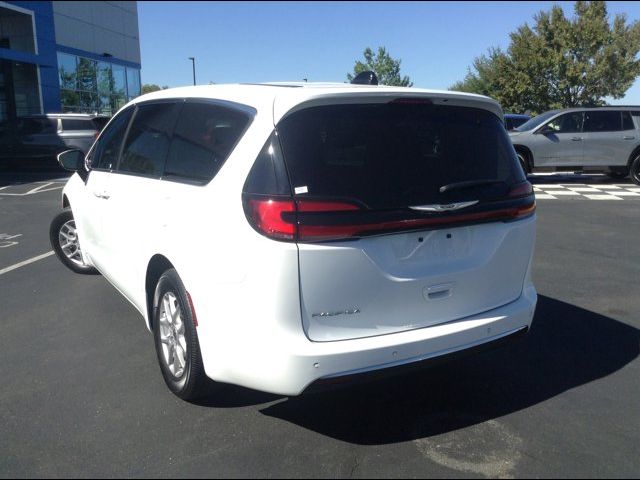 2023 Chrysler Pacifica Touring-L