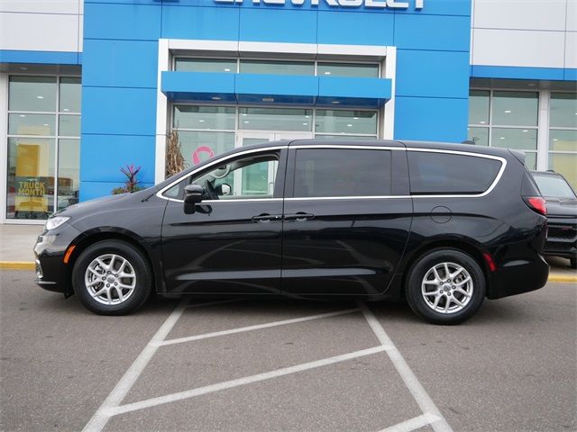 2023 Chrysler Pacifica Touring-L