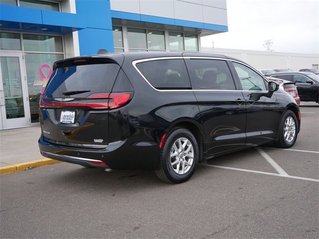 2023 Chrysler Pacifica Touring-L