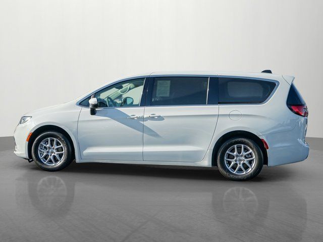 2023 Chrysler Pacifica Touring-L