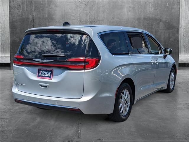 2023 Chrysler Pacifica Touring-L