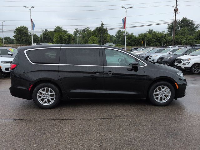 2023 Chrysler Pacifica Touring-L