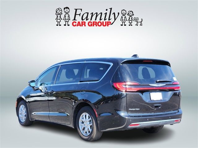 2023 Chrysler Pacifica Touring-L