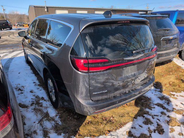 2023 Chrysler Pacifica Touring-L