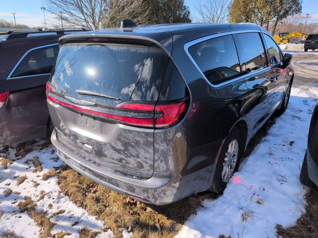 2023 Chrysler Pacifica Touring-L