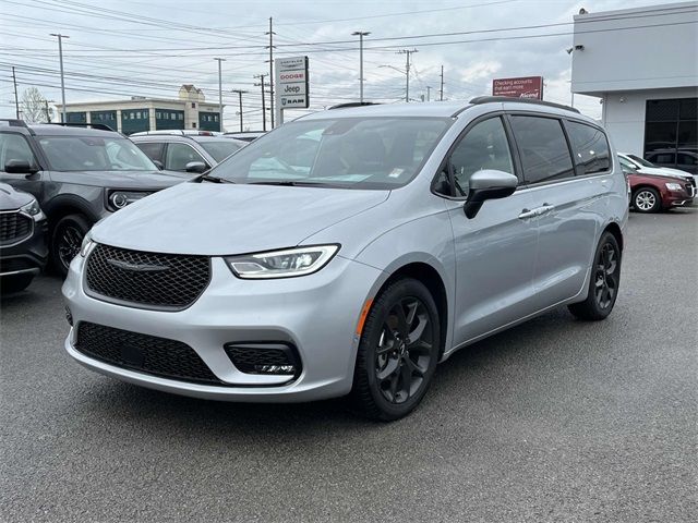 2023 Chrysler Pacifica Touring-L