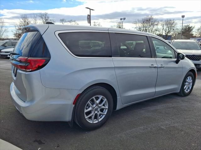 2023 Chrysler Pacifica Touring-L