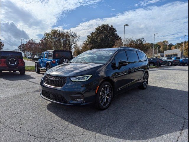 2023 Chrysler Pacifica Touring-L