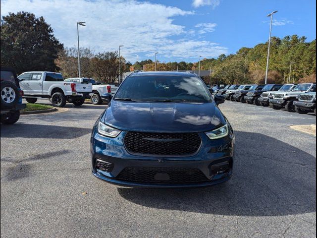 2023 Chrysler Pacifica Touring-L