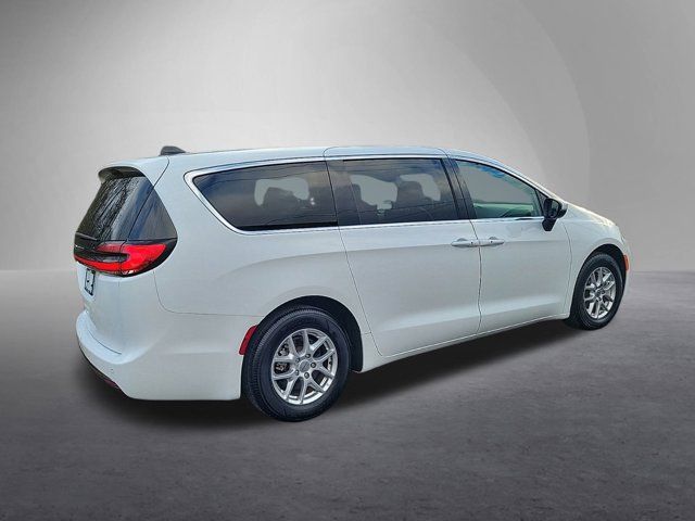 2023 Chrysler Pacifica Touring-L