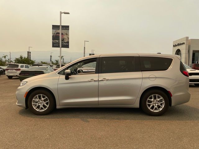 2023 Chrysler Pacifica Touring-L