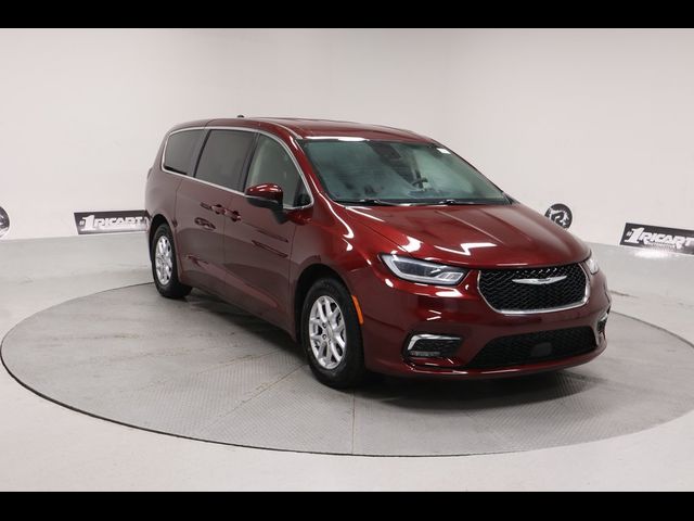 2023 Chrysler Pacifica Touring-L