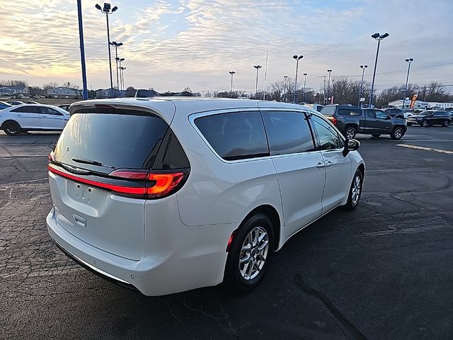 2023 Chrysler Pacifica Touring-L