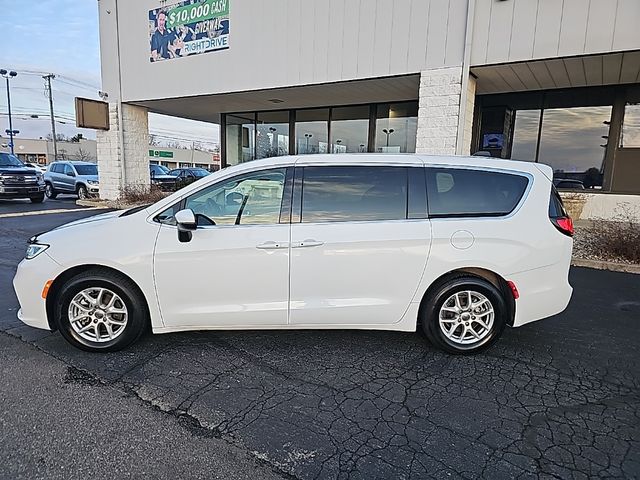 2023 Chrysler Pacifica Touring-L