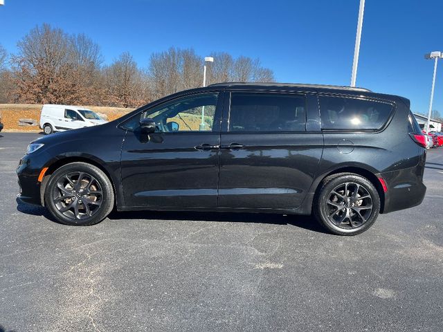 2023 Chrysler Pacifica Touring-L