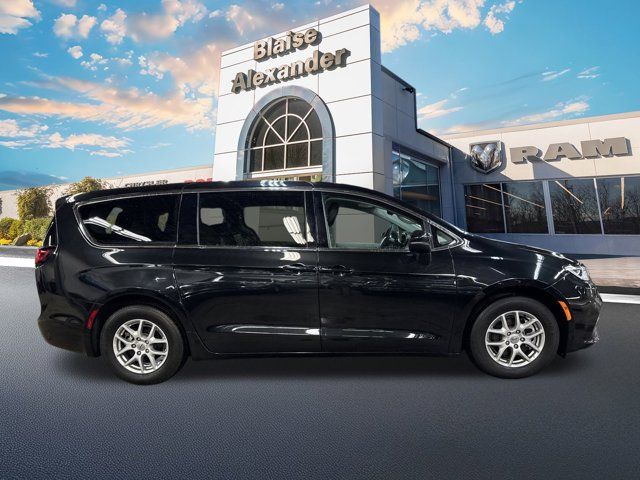 2023 Chrysler Pacifica Touring-L