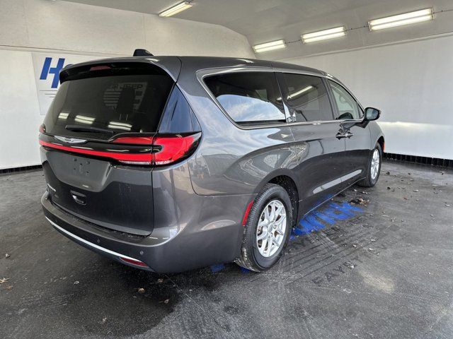 2023 Chrysler Pacifica Touring-L