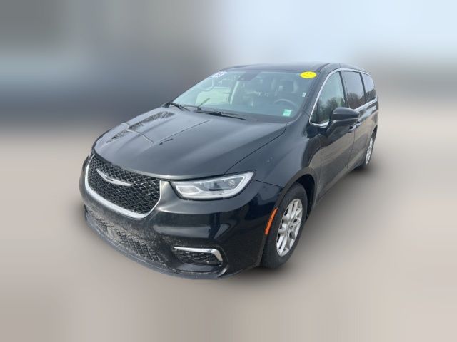 2023 Chrysler Pacifica Touring-L