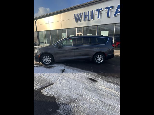 2023 Chrysler Pacifica Touring-L