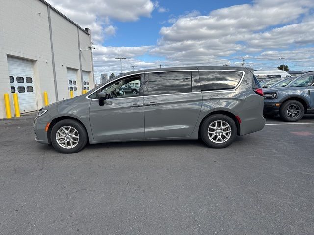 2023 Chrysler Pacifica Touring-L