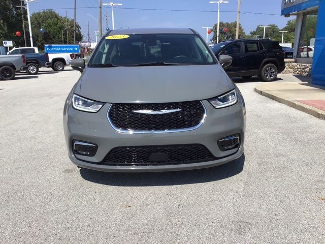 2023 Chrysler Pacifica Touring-L