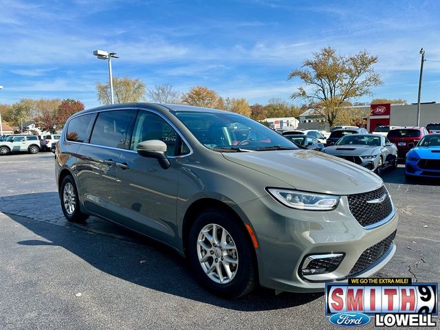 2023 Chrysler Pacifica Touring-L