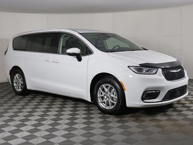 2023 Chrysler Pacifica Touring-L