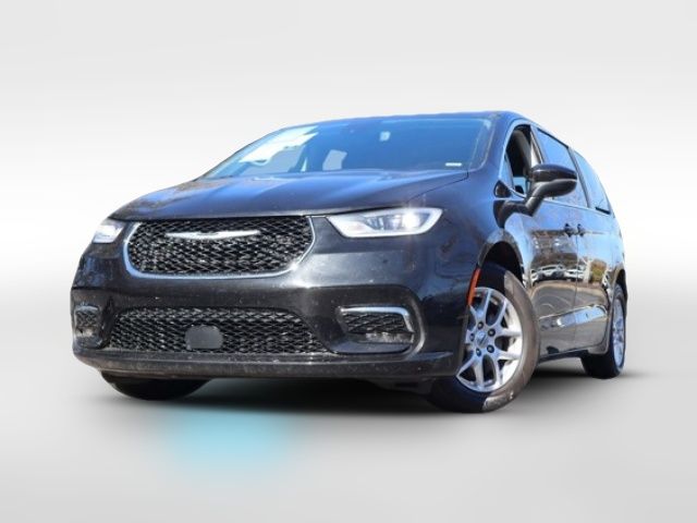 2023 Chrysler Pacifica Touring-L