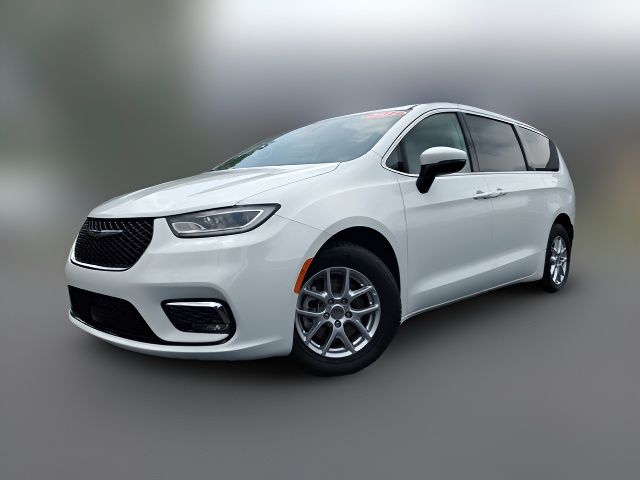 2023 Chrysler Pacifica Touring-L