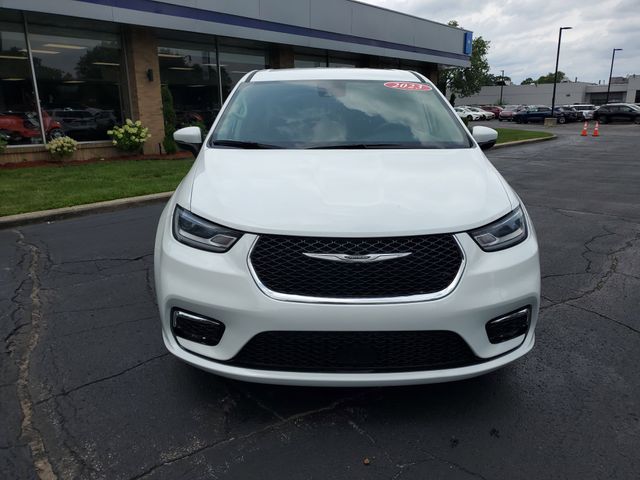 2023 Chrysler Pacifica Touring-L